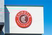 East Lansing, MI - August 31, 2024: Chipotle Mexican Grill Storefront Sign with Copy-Space. High quality photo — Stock Editorial Photography